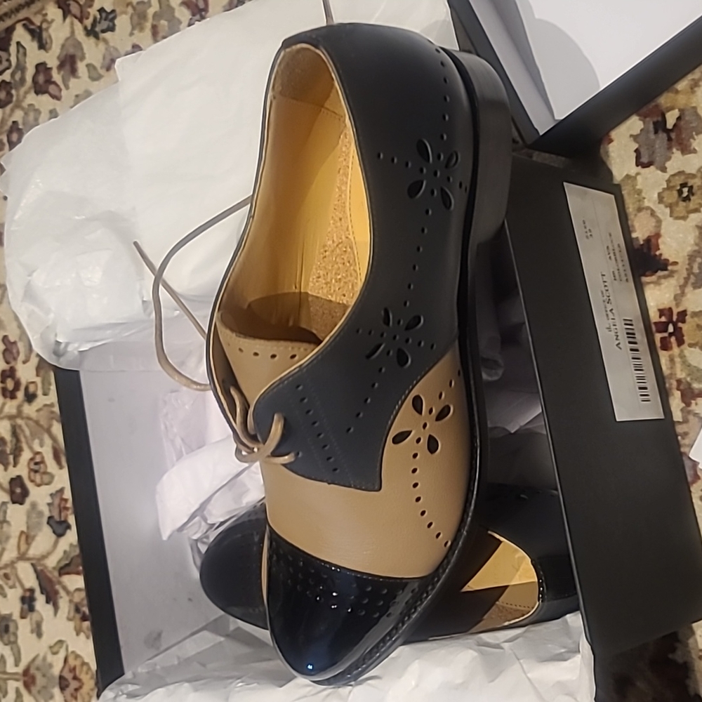 Office of Angela Scott-Mr. Ava-NWT-Sz 9- multi color